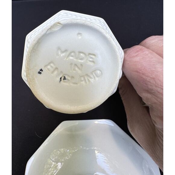 4 Johnson Brothers FRESH FRUIT Pedestal Cup & Octagon Saucer Sets Nice! S1 - Picture 7 of 9